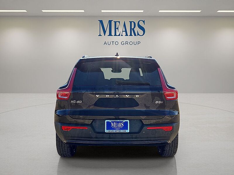 Volvo XC40 Plus, B5 AWD Gas (mild hybrid), Gasoline, Dark