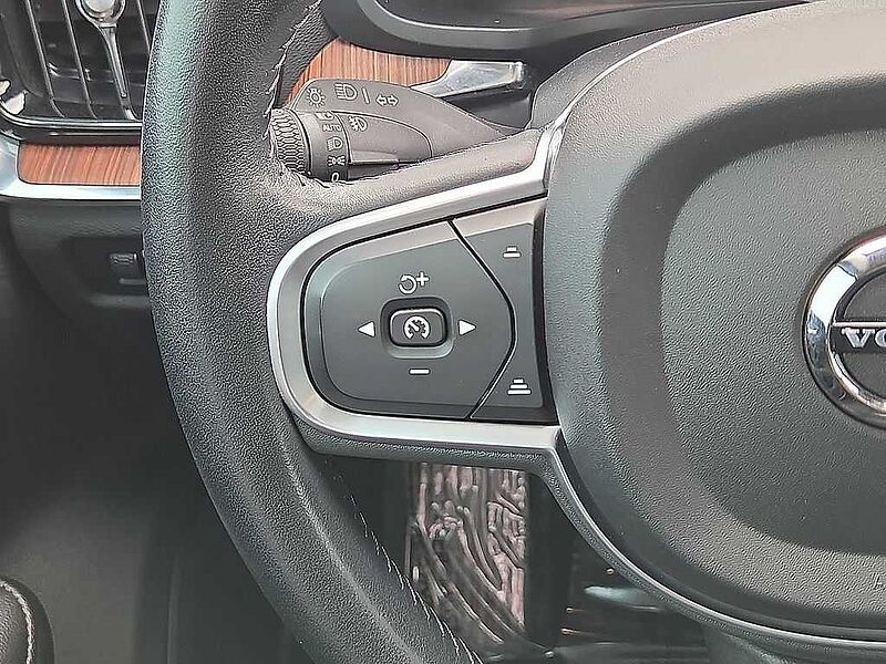 Volvo  S60 Momentum, B5 FWD