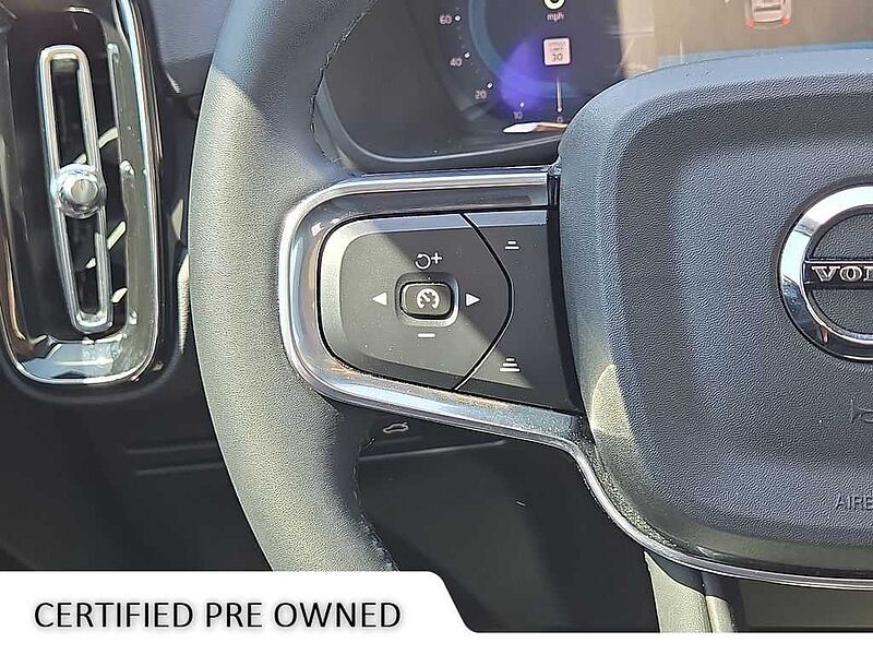Volvo  XC40 Plus, B5 AWD Gas (mild hybrid), Gasoline, Bright