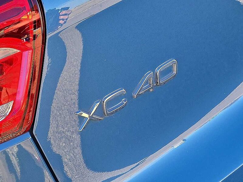 Volvo XC40 Core, B5 AWD Gas (mild hybrid), Gasoline, Bright