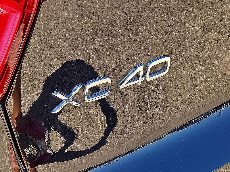 Volvo  XC40 Core, B5 AWD Gas (mild hybrid), Gasoline, Bright