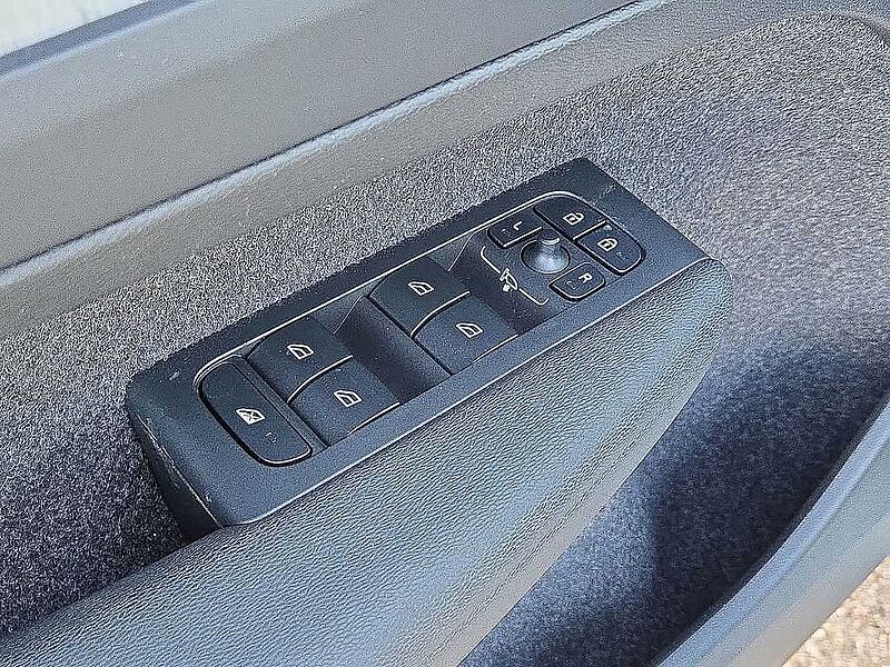 Volvo XC40 Plus, B5 AWD Gas (mild hybrid), Gasoline, Dark