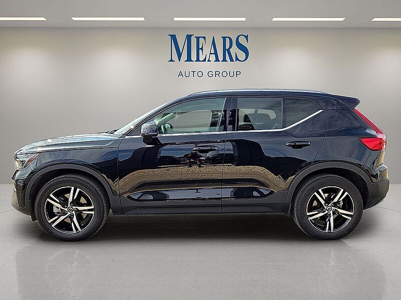 Volvo  XC40 Core, B5 AWD Gas (mild hybrid), Gasoline, Bright