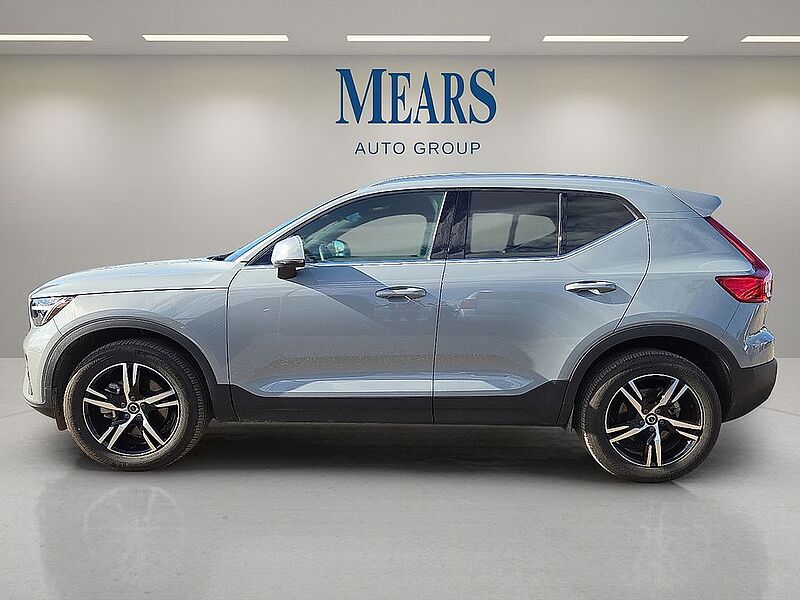 Volvo  XC40 Core, B5 AWD Gas (mild hybrid), Gasoline, Bright