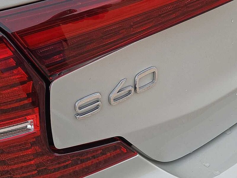 Volvo  S60 Momentum, B5 FWD
