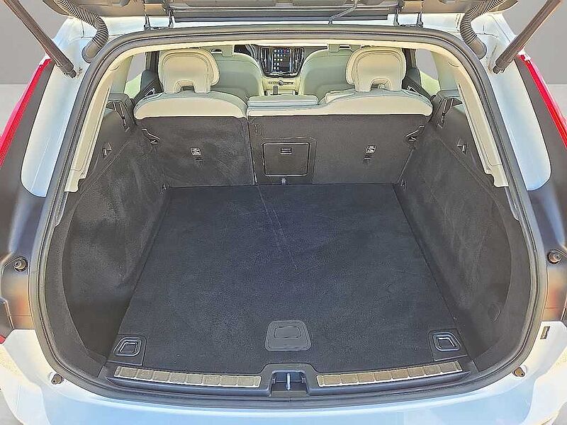 Volvo  XC60 Momentum, B5 FWD