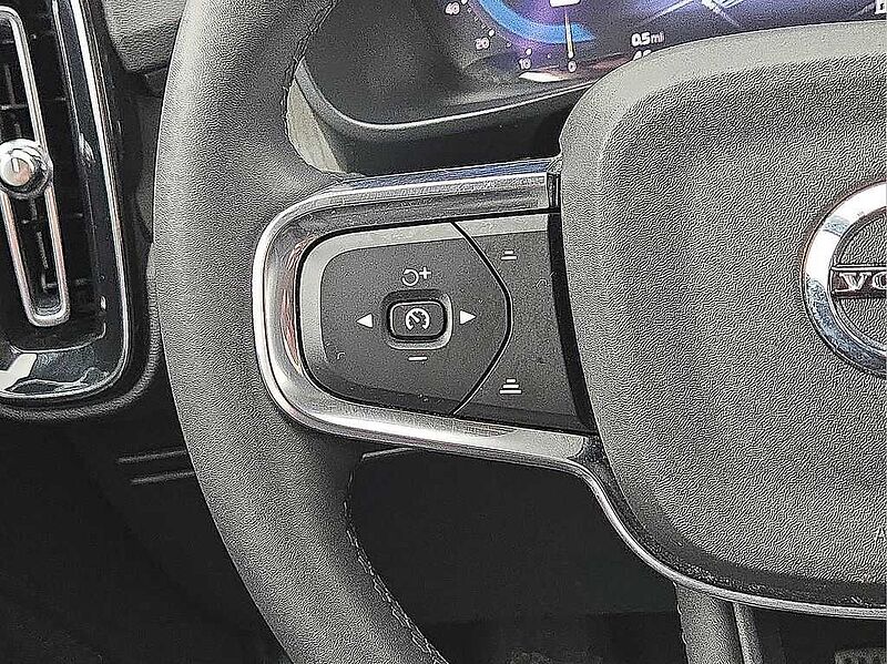 Volvo  XC40 Plus, B5 AWD Gas (mild hybrid), Gasoline, Dark