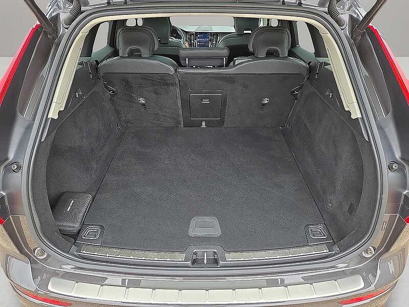 Volvo  XC60 Plus, B5 FWD, Mild Hybrid, Dark