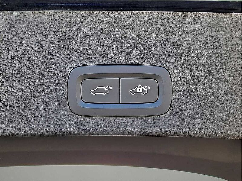 Volvo XC40 Core, B5 AWD Gas (mild hybrid), Gasoline, Bright