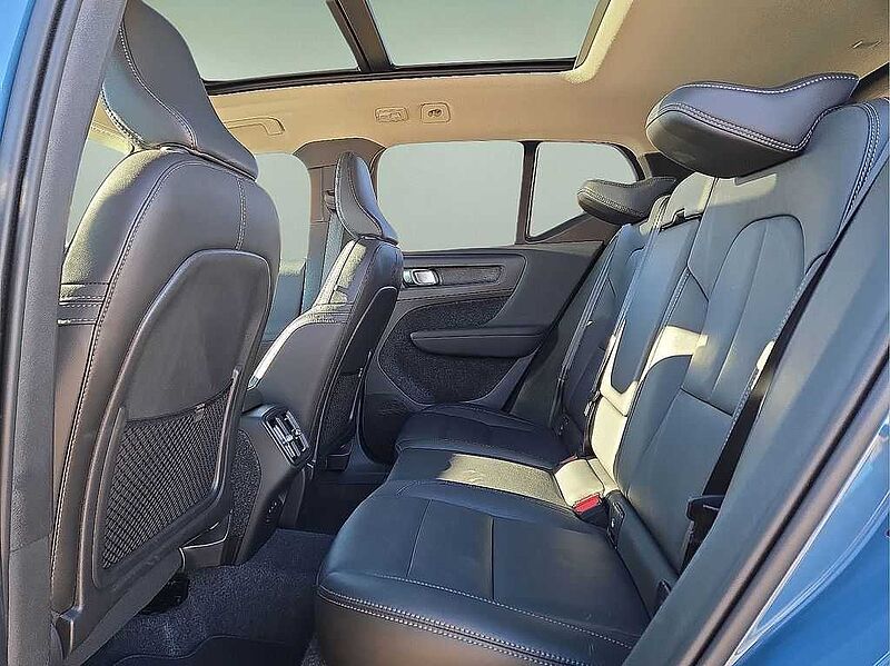 Volvo XC40 Core, B5 AWD Gas (mild hybrid), Gasoline, Bright