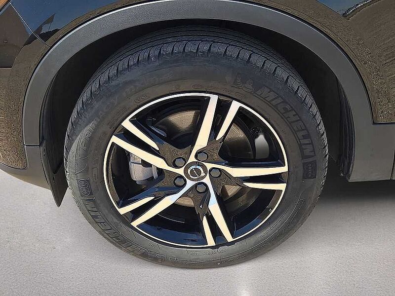 Volvo  XC40 Core, B5 AWD Gas (mild hybrid), Gasoline, Bright