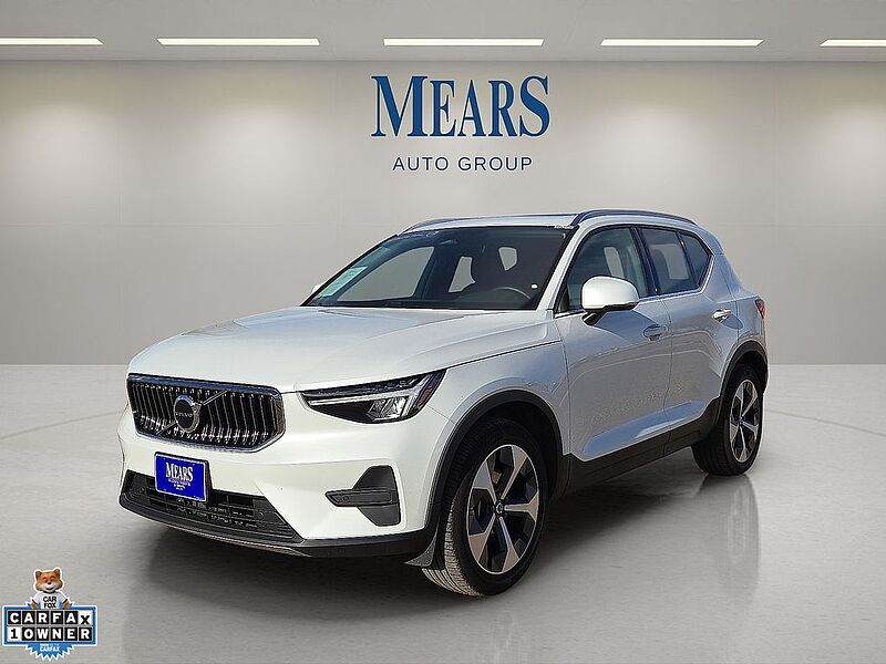 Volvo XC40 Core, B5 AWD Gas (mild hybrid), Gasoline, Bright