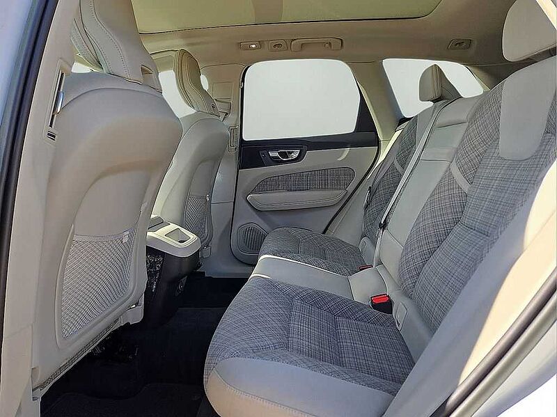 Volvo  XC60 Momentum, B5 FWD