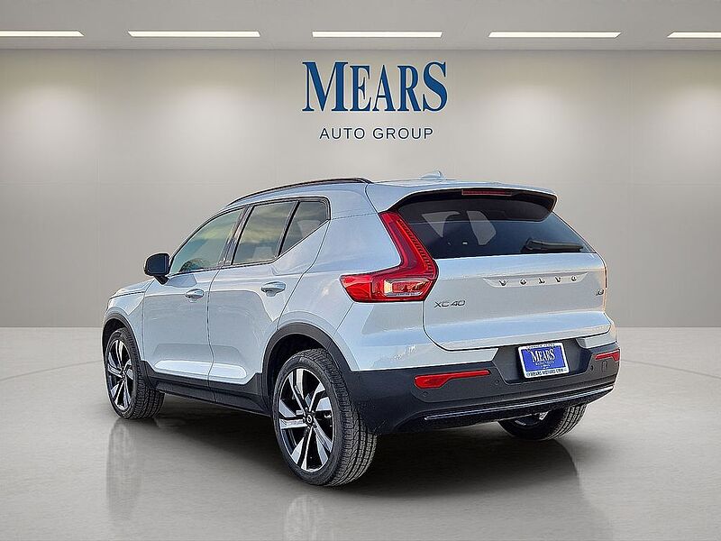 Volvo XC40 Plus, B5 AWD Gas (mild hybrid), Gasoline, Dark