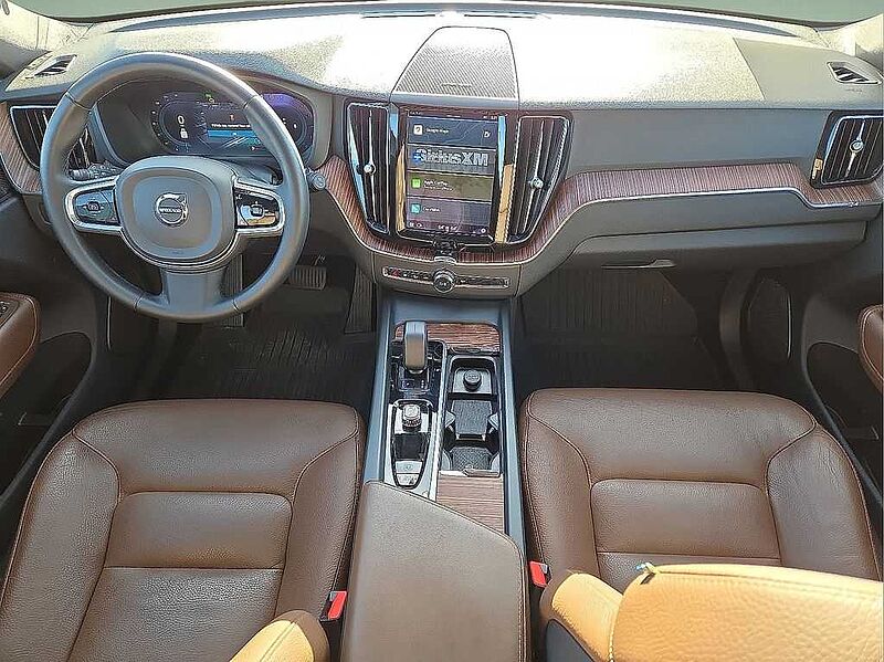 Volvo XC60 Plus, B5 FWD, Mild Hybrid, Bright