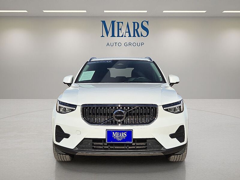 Volvo XC40 Core, B5 AWD Gas (mild hybrid), Gasoline, Bright