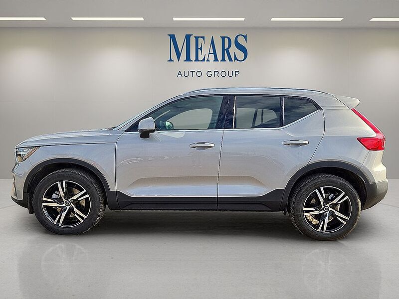 Volvo  XC40 Core, B5 AWD Gas (mild hybrid), Gasoline, Bright