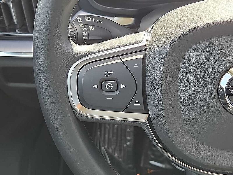 Volvo  S60 Core, B5 FWD Gas (mild hybrid), Gasoline, Dark