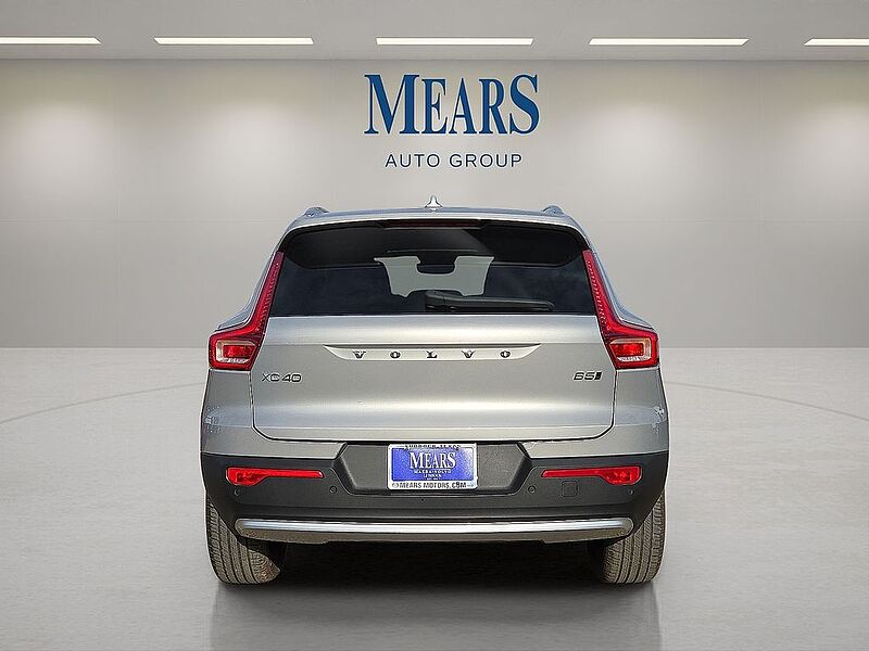 Volvo  XC40 Core, B5 AWD Gas (mild hybrid), Gasoline, Bright