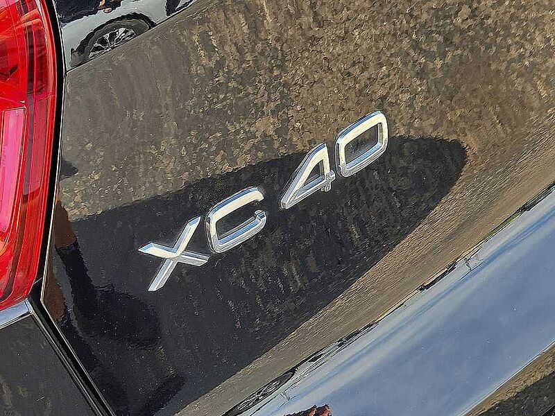 Volvo  XC40 Core, B5 AWD Gas (mild hybrid), Gasoline, Bright