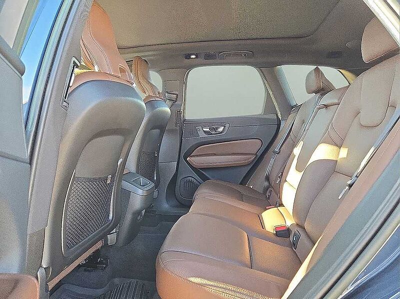 Volvo XC60 Plus, B5 FWD, Mild Hybrid, Bright