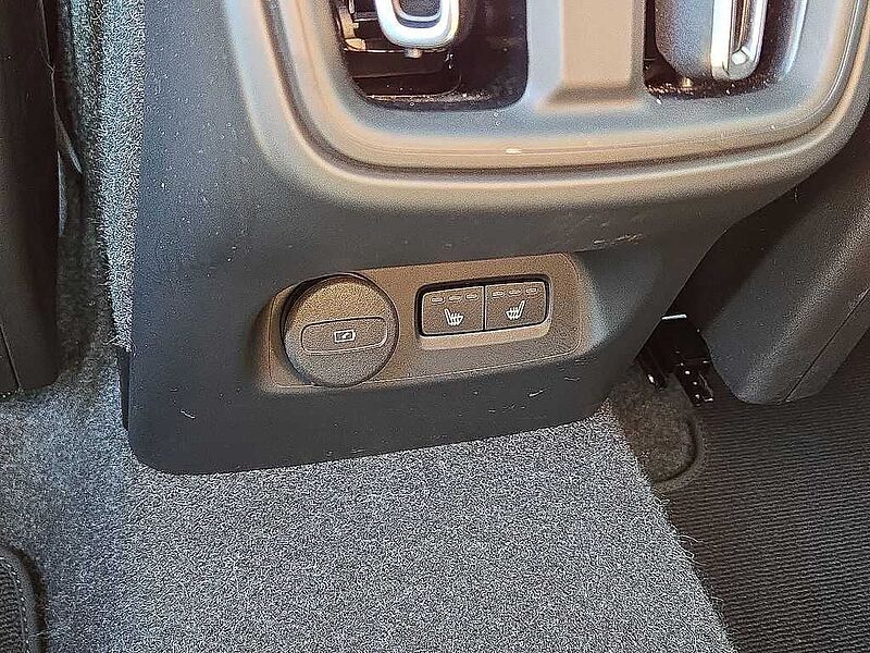 Volvo XC40 Core, B5 AWD Gas (mild hybrid), Gasoline, Bright