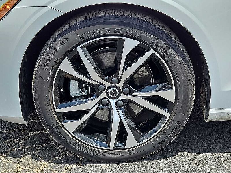 Volvo  S60 Core, B5 FWD Gas (mild hybrid), Gasoline, Dark