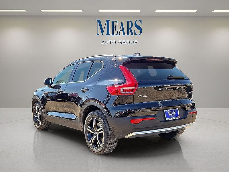 Volvo  XC40 Core, B5 AWD Gas (mild hybrid), Gasoline, Bright