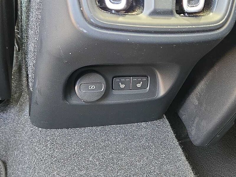 Volvo  XC40 Core, B5 AWD Gas (mild hybrid), Gasoline, Bright
