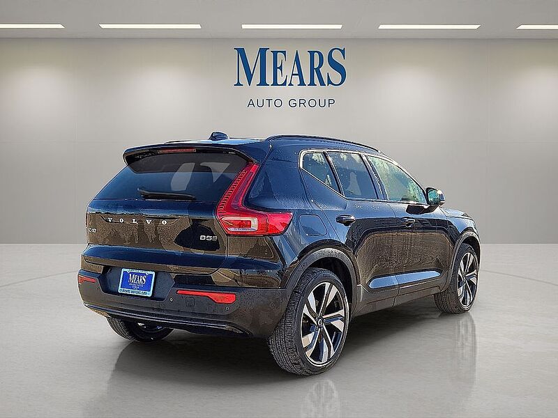 Volvo XC40 Plus, B5 AWD Gas (mild hybrid), Gasoline, Dark