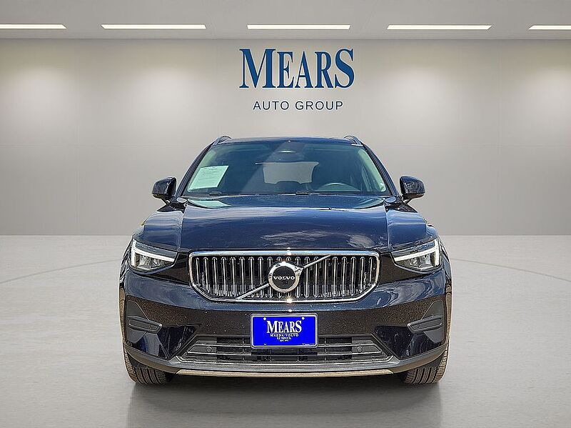 Volvo  XC40 Core, B5 AWD Gas (mild hybrid), Gasoline, Bright