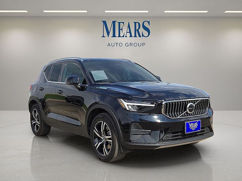 Volvo  XC40 Core, B5 AWD Gas (mild hybrid), Gasoline, Bright