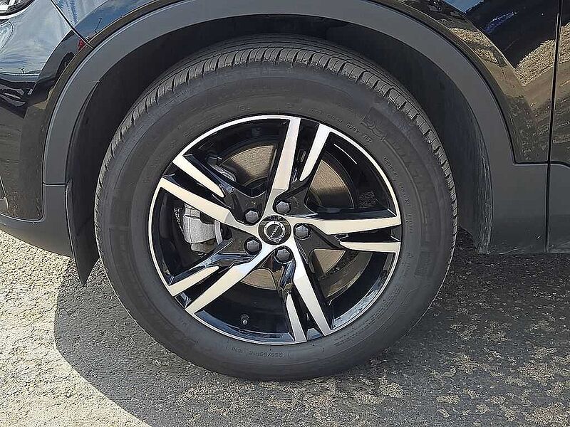 Volvo  XC40 Core, B5 AWD Gas (mild hybrid), Gasoline, Bright