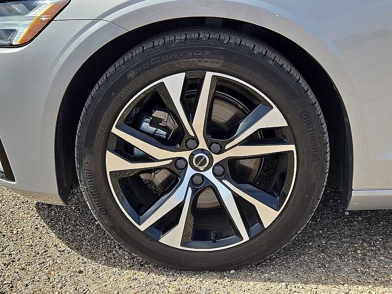 Volvo  S60 Core, B5 FWD Gas (mild hybrid), Gasoline, Dark