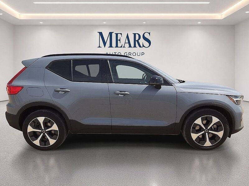 Volvo  XC40 Plus, B5 AWD, Mild Hybrid, Dark