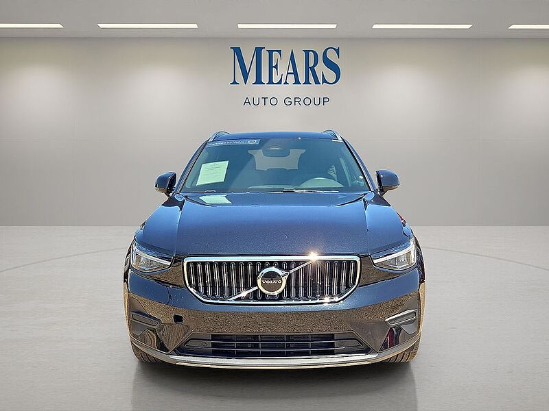 Volvo  XC40 Core, B5 AWD Gas (mild hybrid), Gasoline, Bright