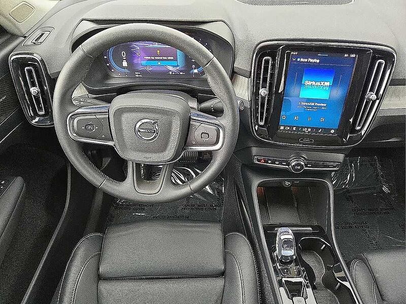 Volvo  XC40 Plus, B5 AWD Gas (mild hybrid), Gasoline, Dark