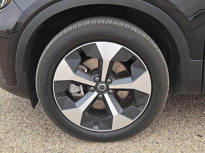 Volvo  XC40 Plus, B5 AWD Gas (mild hybrid), Gasoline, Bright