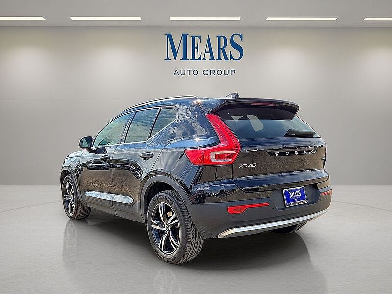 Volvo  XC40 Core, B5 AWD Gas (mild hybrid), Gasoline, Bright