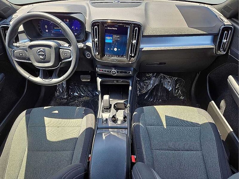 Volvo  XC40 Core, B5 AWD Gas (mild hybrid), Gasoline, Bright