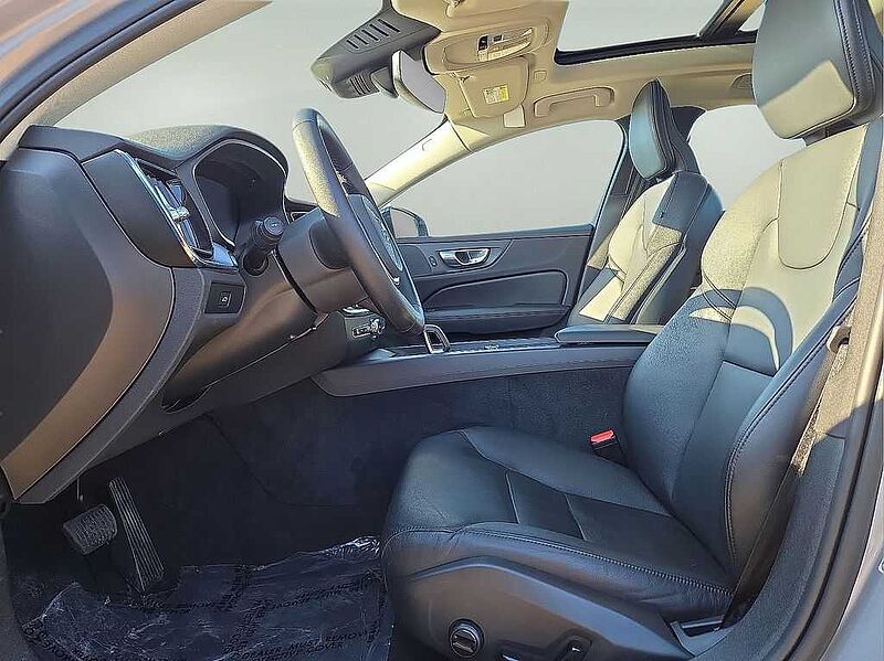 Volvo  S60 Core, B5 FWD Gas (mild hybrid), Gasoline, Dark