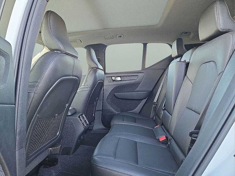 Volvo XC40 Plus, B5 AWD Gas (mild hybrid), Gasoline, Dark