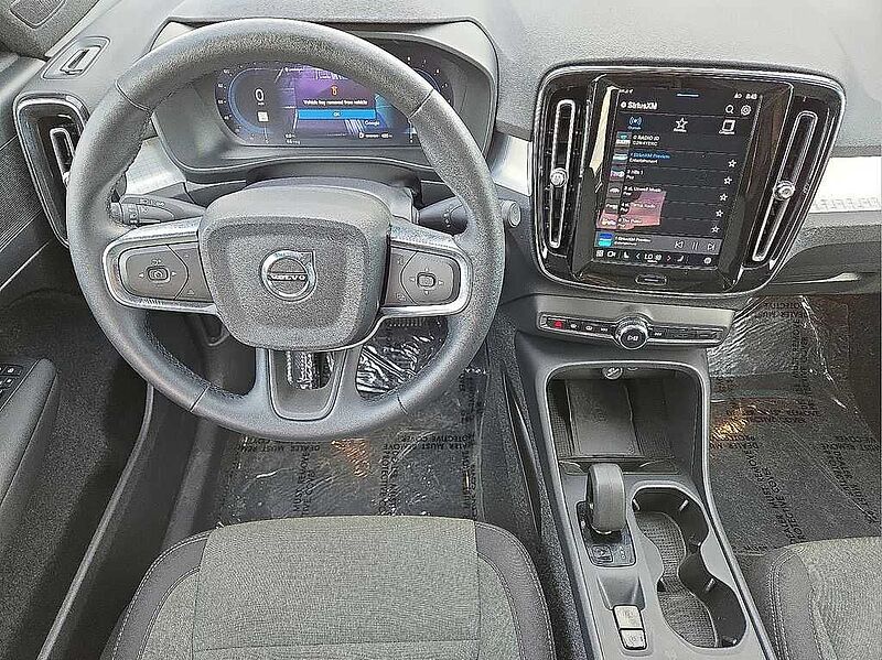 Volvo  XC40 Core, B5 AWD Gas (mild hybrid), Gasoline, Bright