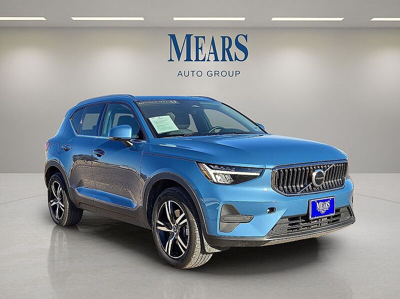 Volvo XC40 Core, B5 AWD Gas (mild hybrid), Gasoline, Bright