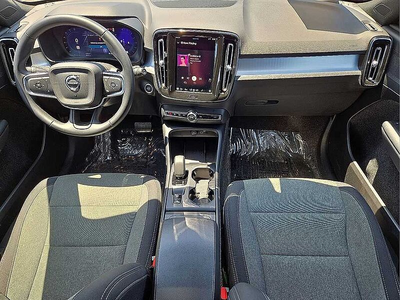 Volvo  XC40 Core, B5 AWD Gas (mild hybrid), Gasoline, Bright