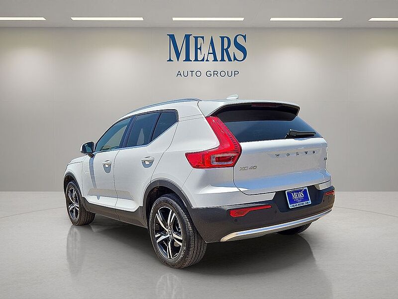 Volvo  XC40 Core, B5 AWD Gas (mild hybrid), Gasoline, Bright