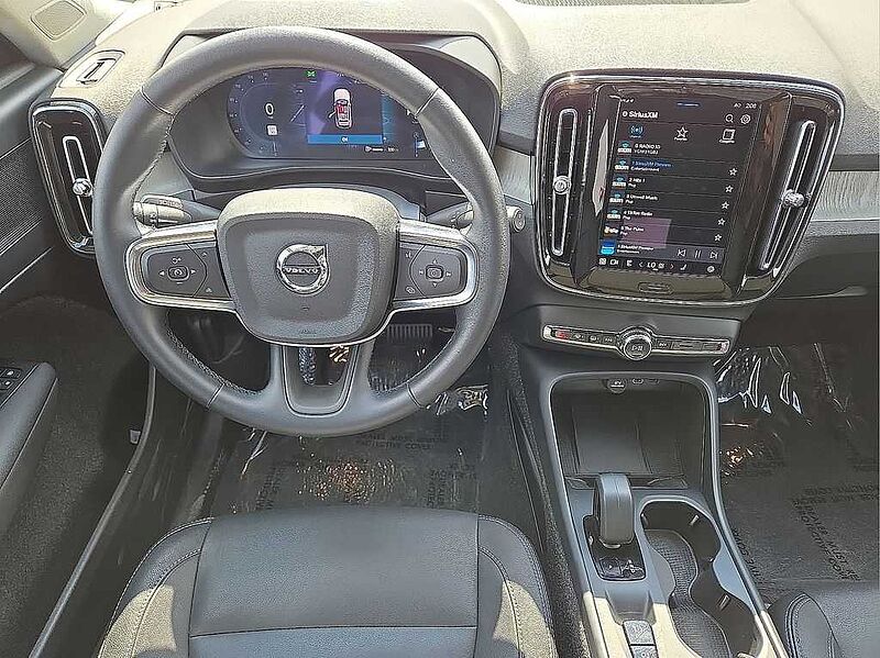Volvo  XC40 Core, B5 AWD Gas (mild hybrid), Gasoline, Bright