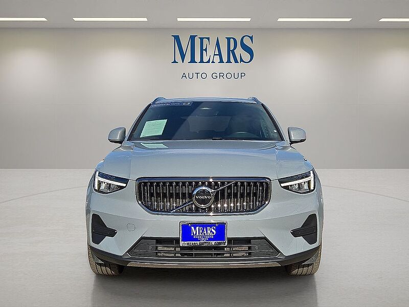 Volvo  XC40 Core, B5 AWD Gas (mild hybrid), Gasoline, Bright