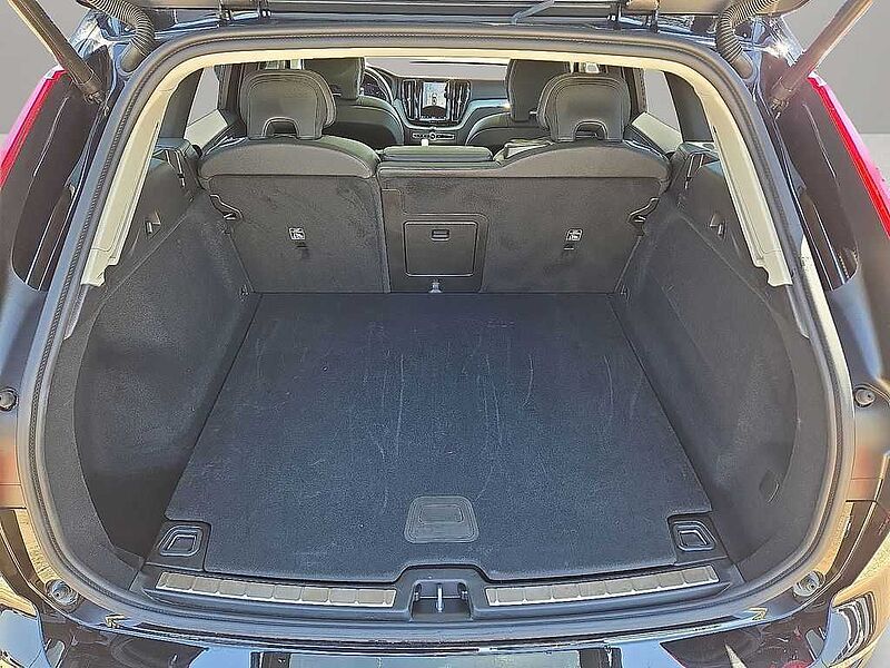 Volvo  XC60 Plus, B5 AWD Gas (mild hybrid), Gasoline, Dark