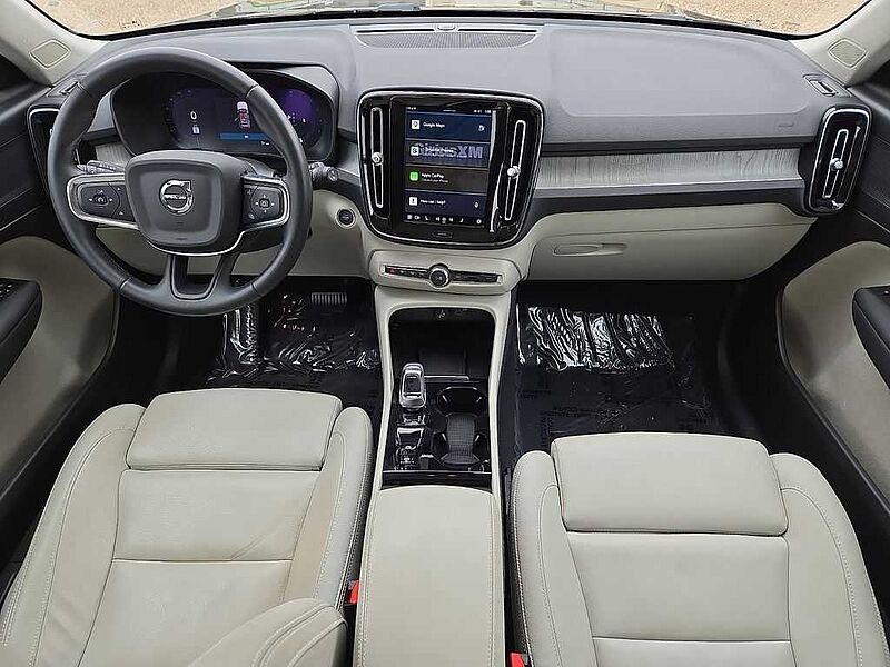 Volvo  XC40 Plus, B5 AWD Gas (mild hybrid), Gasoline, Bright